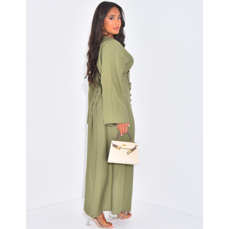 Langes Kleid in Leinenoptik mit Knöpfen, die im Rücken zu binden sind.