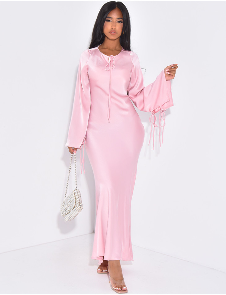 Robe très longue en satin premium à nouer
