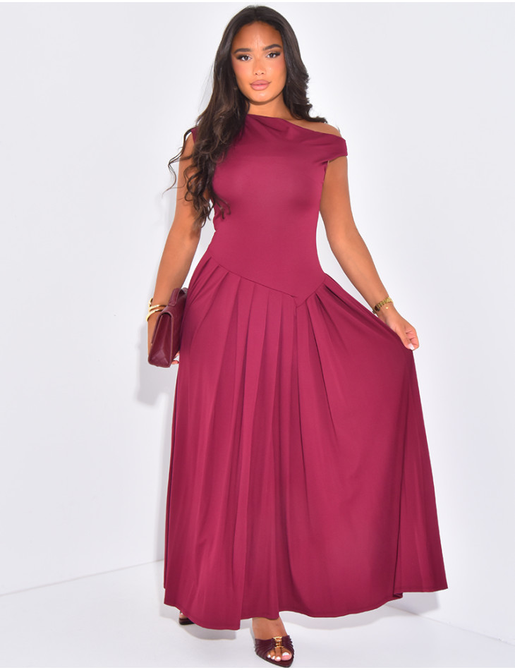 Long, off-the-shoulder dress with asymmetrical pleating