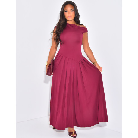 Long, off-the-shoulder dress with asymmetrical pleating