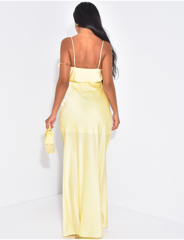 Longue robe en satin à empiècement fleur et volants