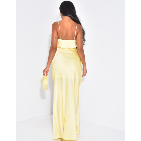 Longue robe en satin à empiècement fleur et volants