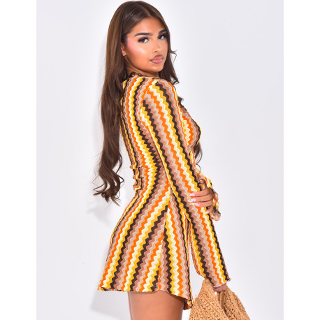 Mehrfarbiges Häkel-Minikleid mit V-Ausschnitt