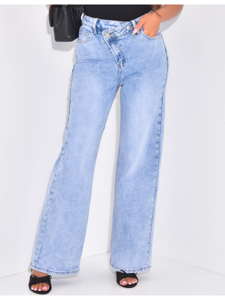 Jeans coupe droite délavé à boutonnière asymétrique