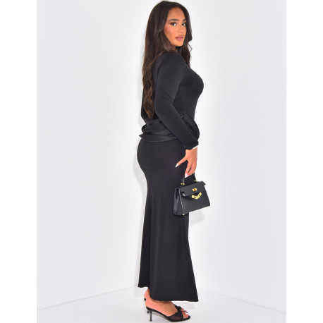 Robe longue moulante à empiècement en satin à la taille
