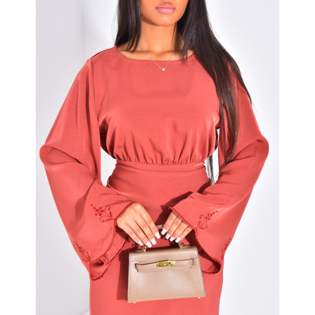 Langes Kleid aus besticktem Premium-Satin zum Binden im Rücken