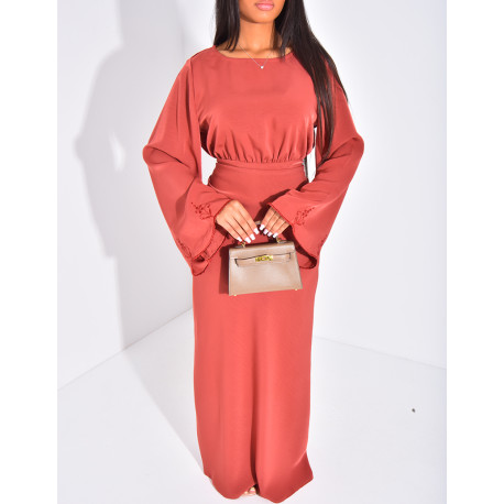 Langes Kleid aus besticktem Premium-Satin zum Binden im Rücken