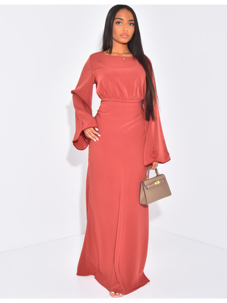 Langes Kleid aus besticktem Premium-Satin zum Binden im Rücken