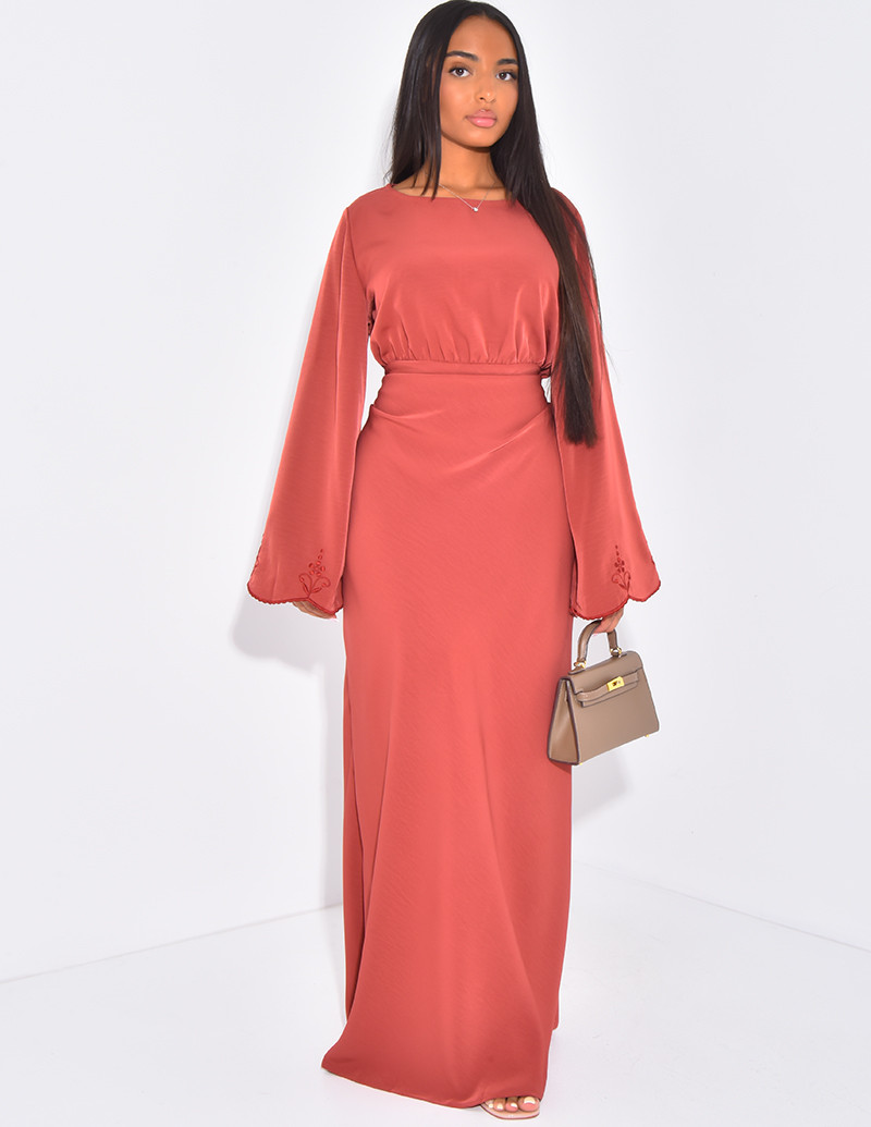 Robe longue en satin...