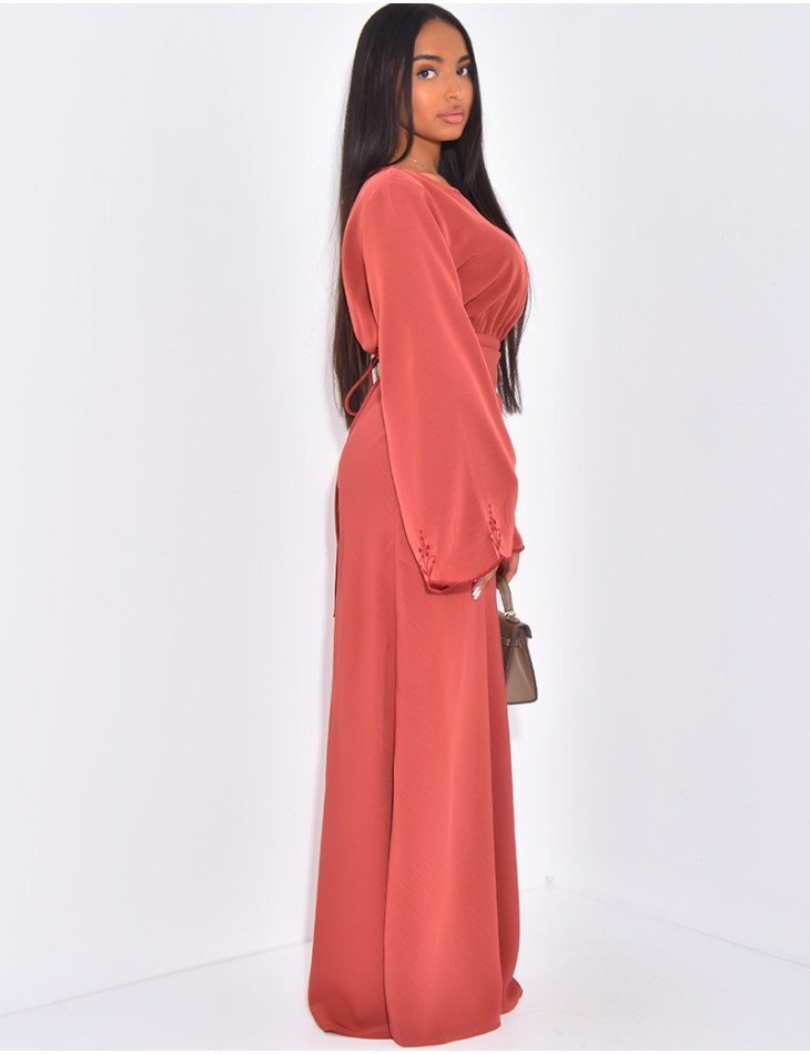 Langes Kleid aus besticktem Premium-Satin zum Binden im Rücken