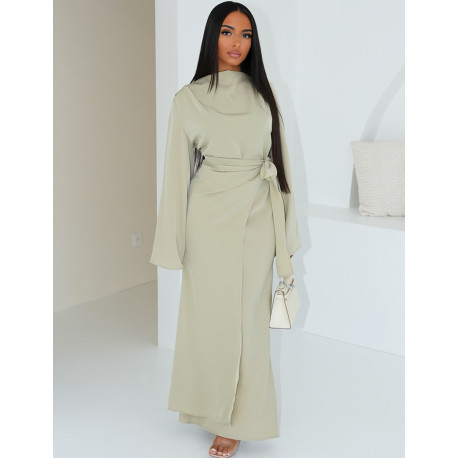 Langes Kleid aus Premium-Satin zum Binden in der Taille.