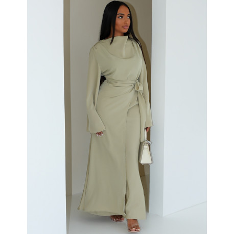 Longue robe en satin premium à nouer à la taille
