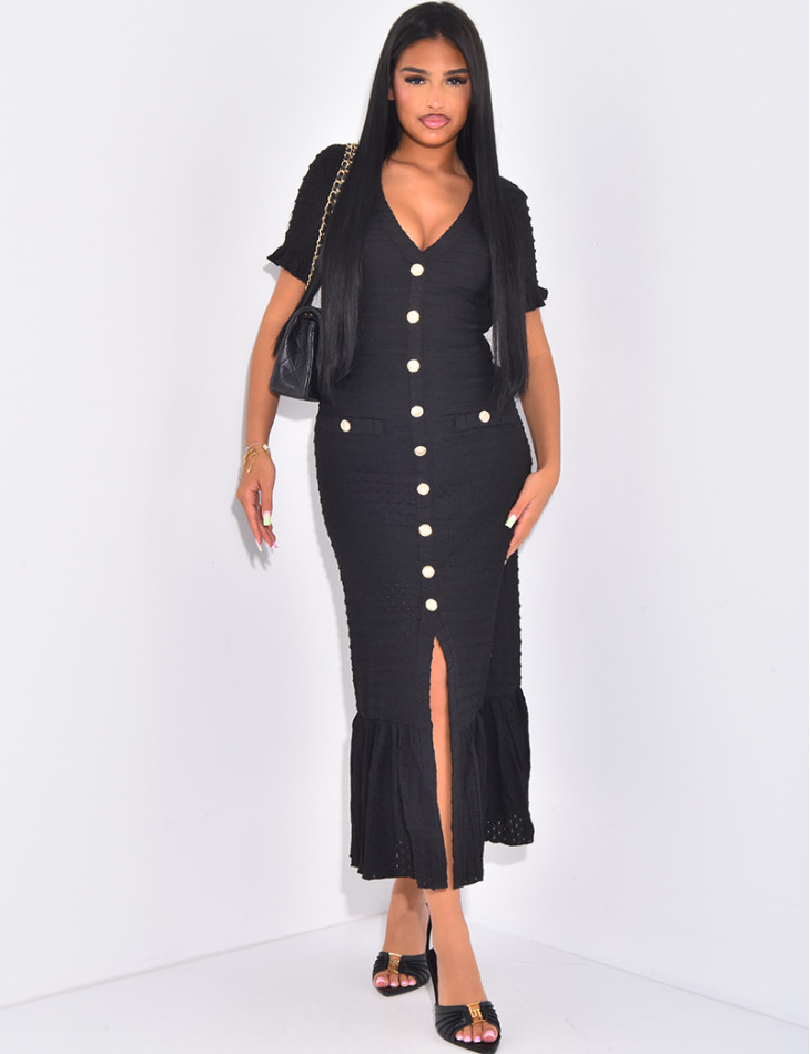 Robe longue texturée à boutons dorés et volants