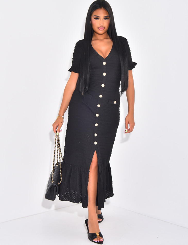 Robe longue texturée à boutons dorés et volants