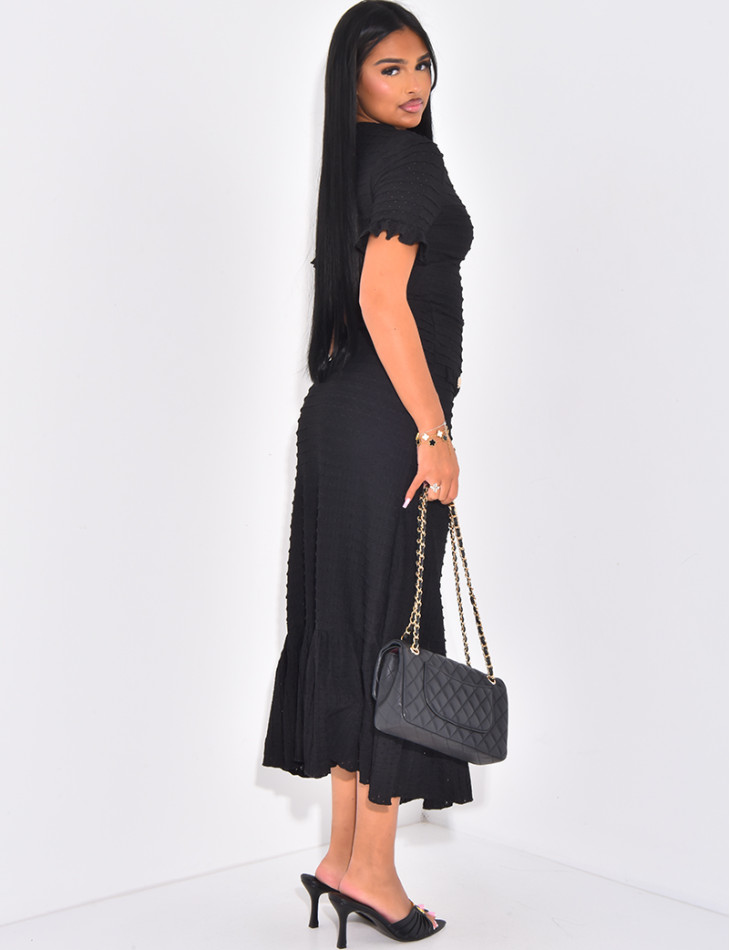 Robe longue texturée à boutons dorés et volants