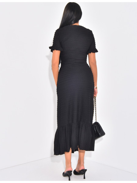 Robe longue texturée à boutons dorés et volants