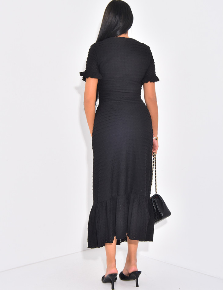 Robe longue texturée à boutons dorés et volants