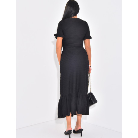 Robe longue texturée à boutons dorés et volants