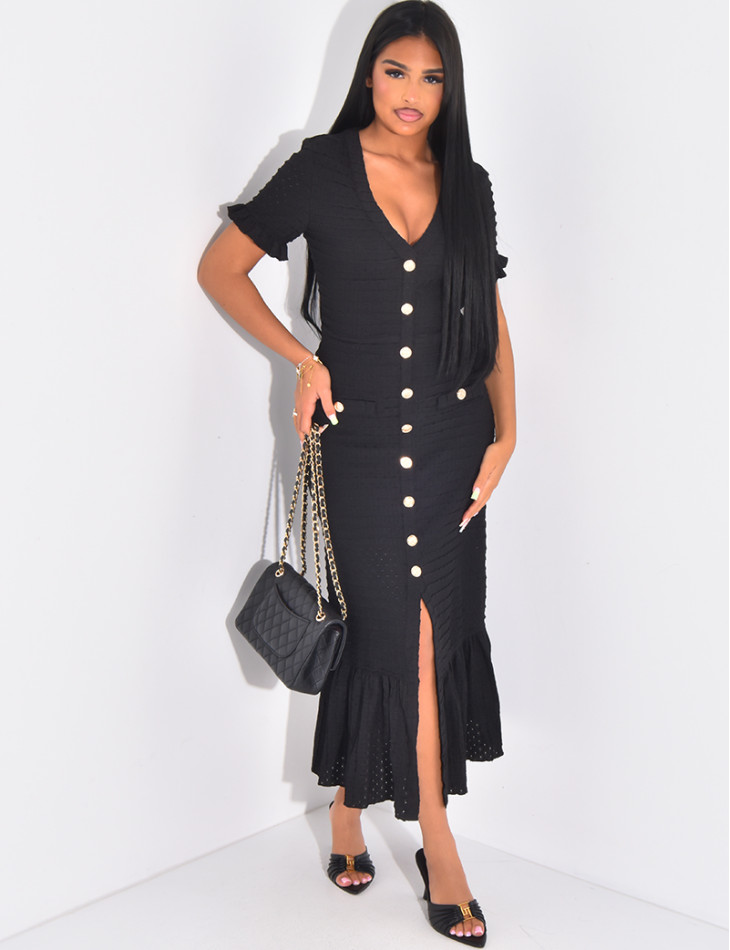 Robe longue texturée à boutons dorés et volants