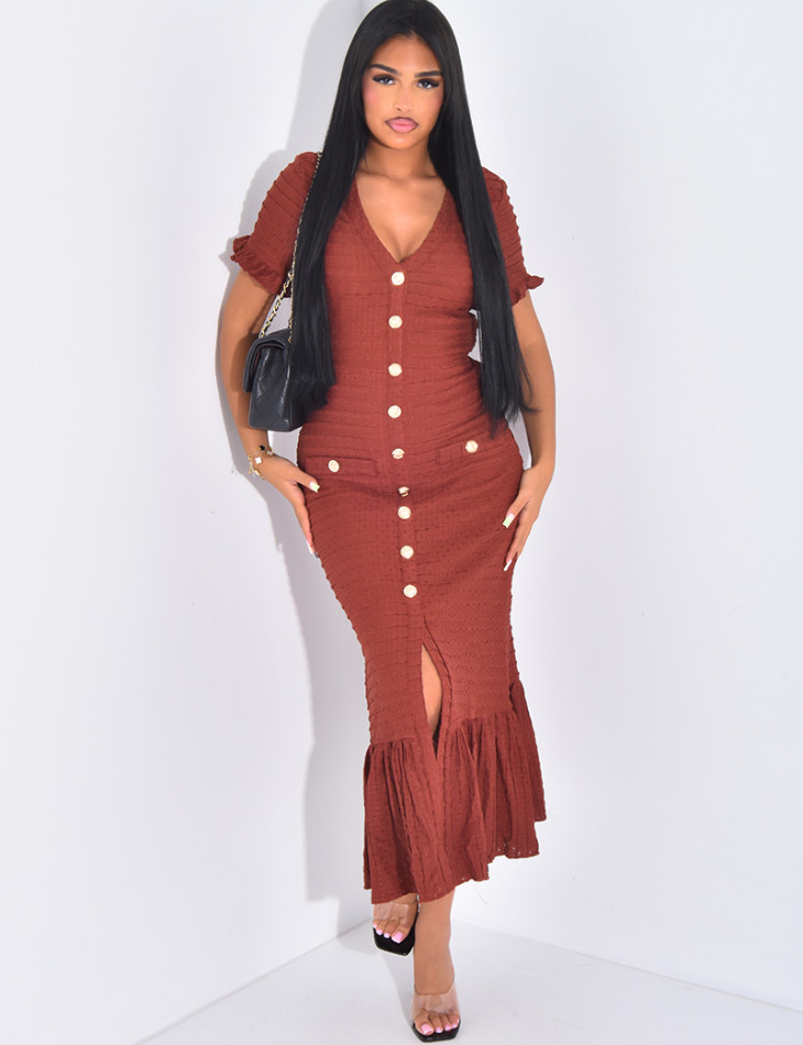 Robe longue texturée à boutons dorés et volants