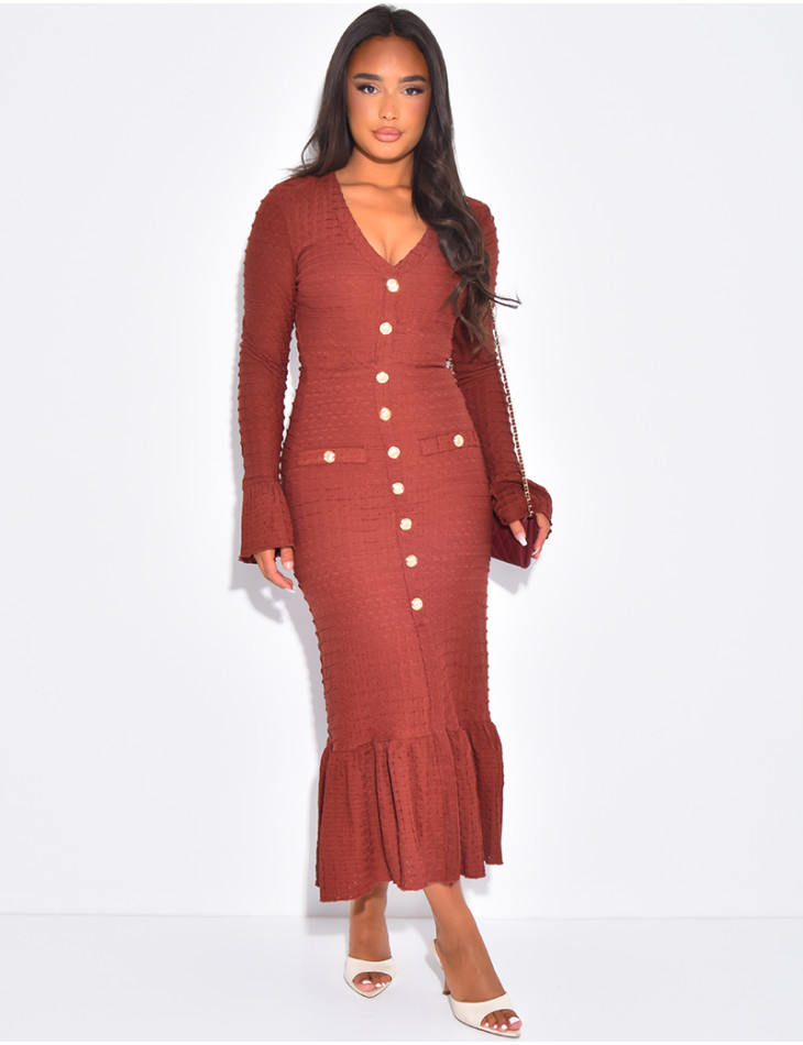Robe longue texturée à boutons dorés et volants