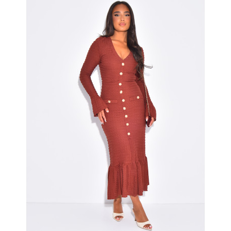 Robe longue texturée à boutons dorés et volants