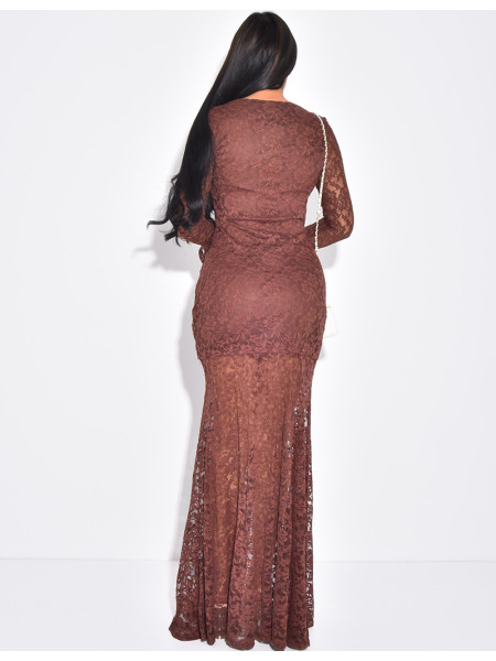 Robe longue en dentelle à doublure contrastante