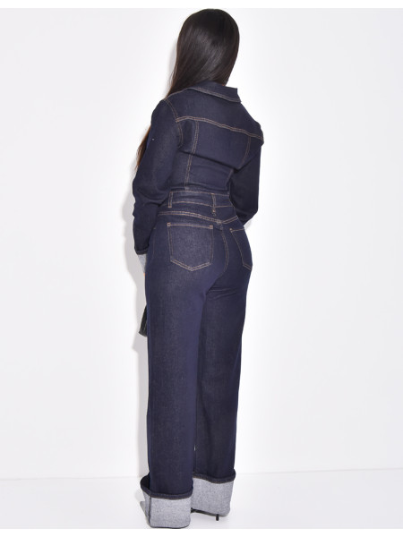 Taillierter Overall aus Jeansstoff mit Umschlägen an Ärmeln und Knöcheln