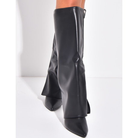 Bottes en similicuir à talons aiguille et rabat