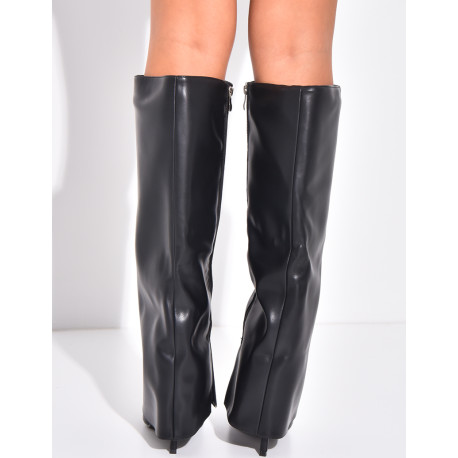 Bottes en similicuir à talons aiguille et rabat