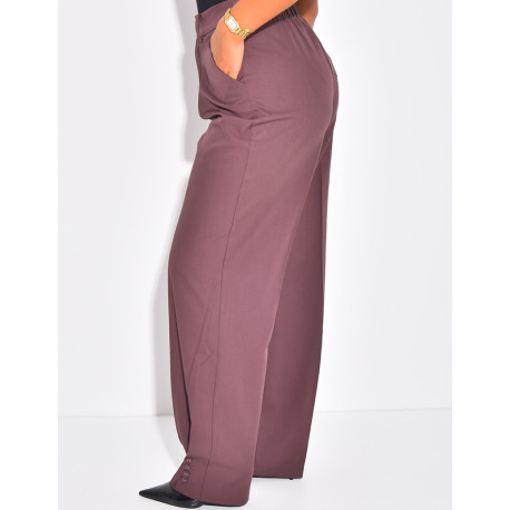 Pantalon de tailleur à boutons aux chevilles