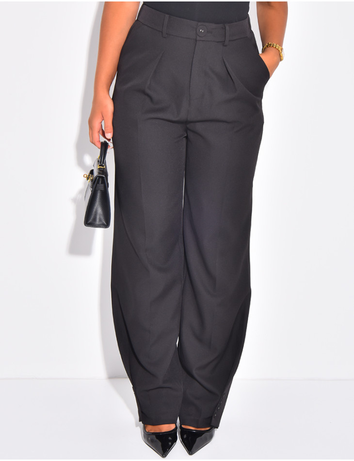 Anzughose mit Knöpfen an den Knöcheln