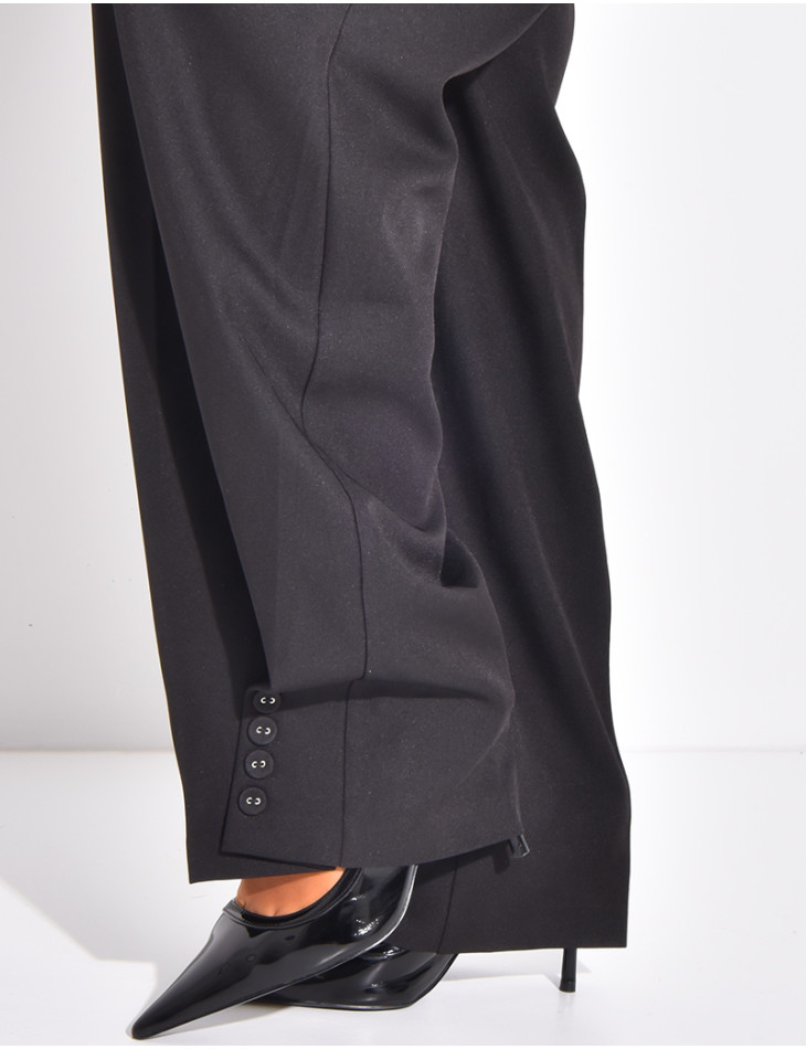 Anzughose mit Knöpfen an den Knöcheln