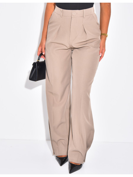 Pantalon de tailleur à boutons aux chevilles