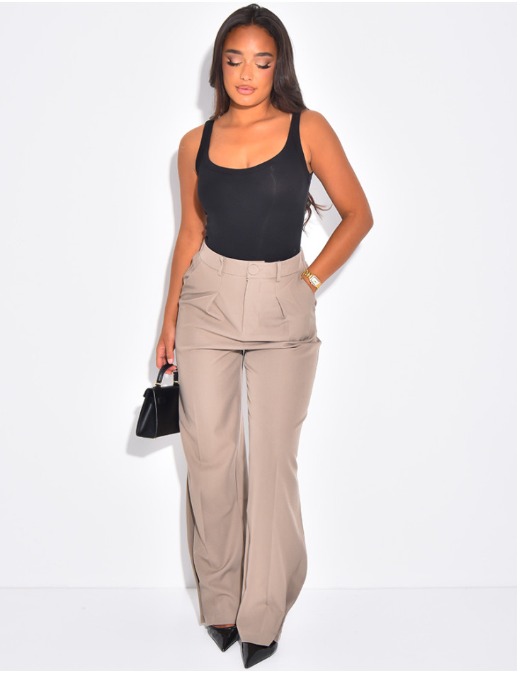 Pantalon de tailleur à boutons aux chevilles