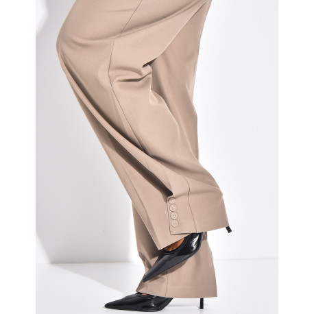 Pantalon de tailleur à boutons aux chevilles