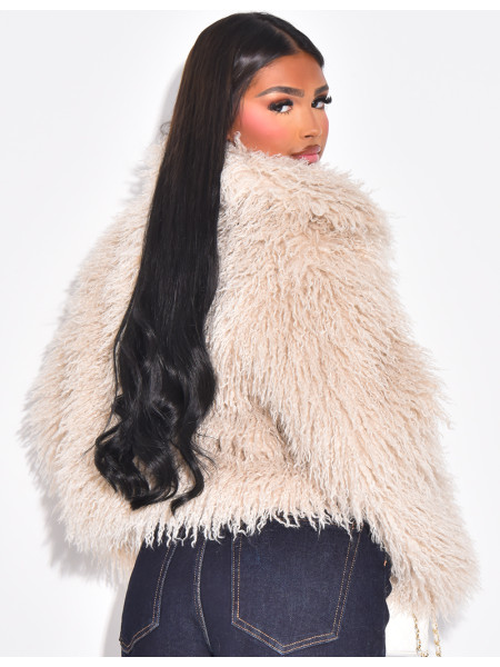 Kurzer Mantel mit flauschigem Fell