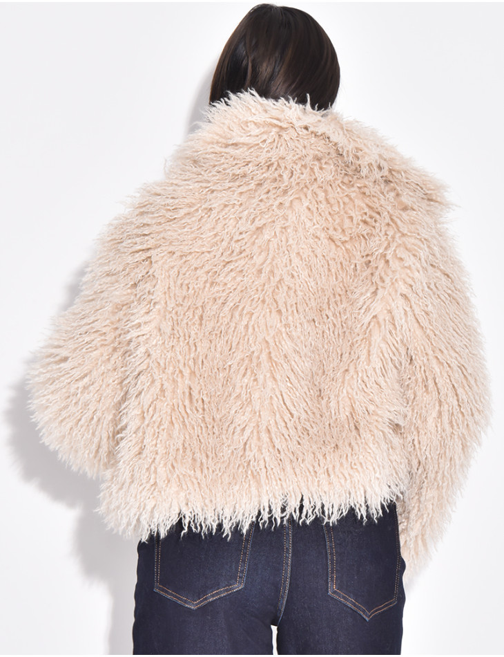 Kurzer Mantel mit flauschigem Fell