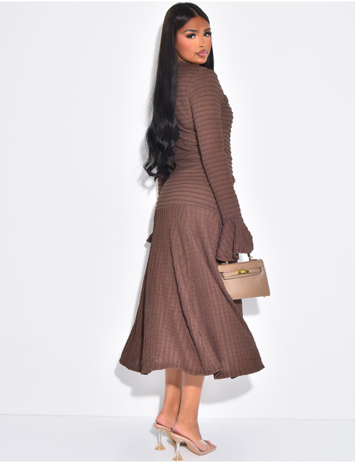 Robe longue texturée & évasée à boutons dorés
