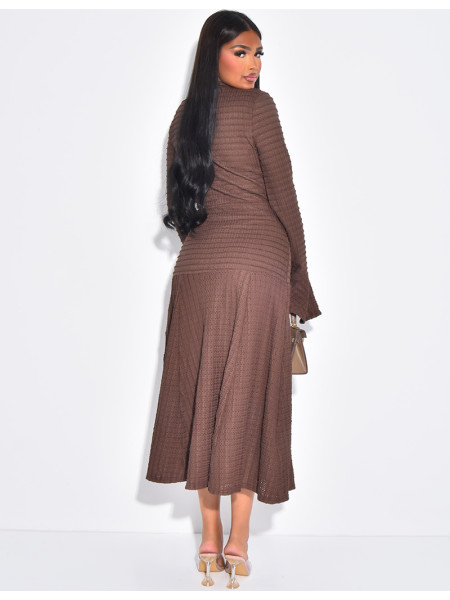Robe longue texturée & évasée à boutons dorés
