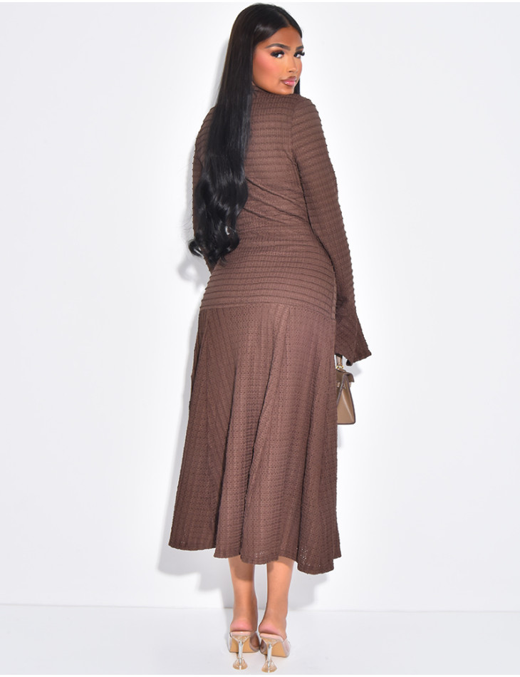 Robe longue texturée & évasée à boutons dorés