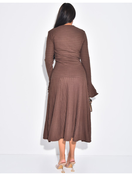 Robe longue texturée & évasée à boutons dorés