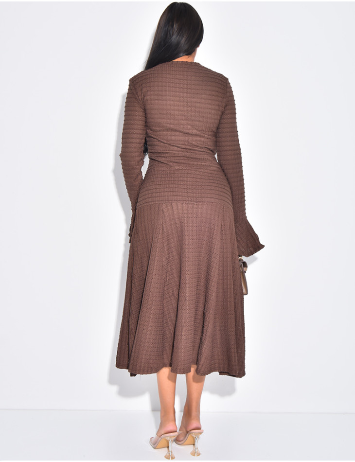 Robe longue texturée & évasée à boutons dorés