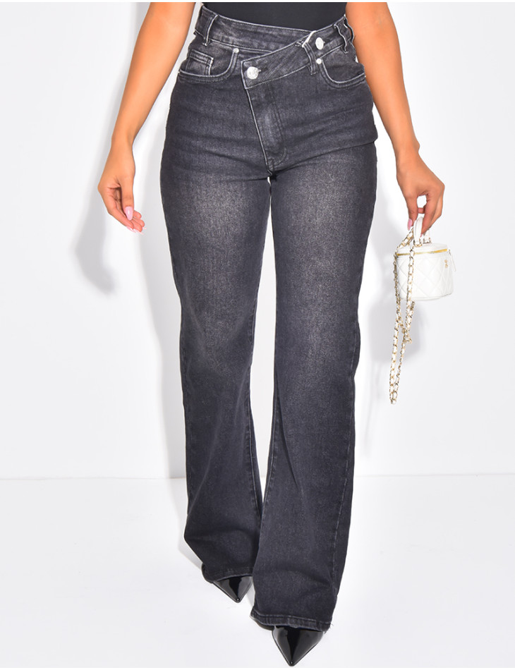 Gerade geschnittene Stretchjeans mit gekreuzter Knopfleiste