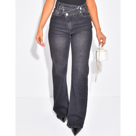 Gerade geschnittene Stretchjeans mit gekreuzter Knopfleiste
