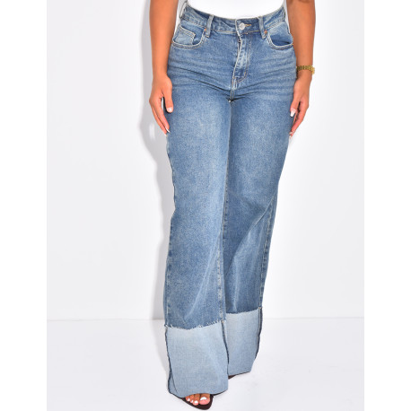 Weite Stretchjeans mit Umschlag