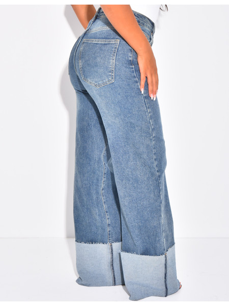 Jeans coupe large stretchy avec revers