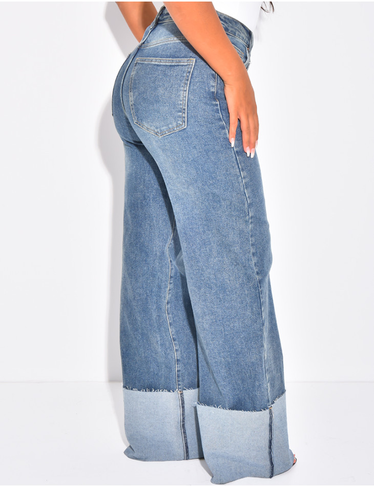 Jeans coupe large stretchy avec revers