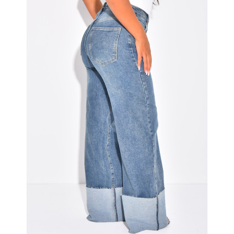 Jeans coupe large stretchy avec revers