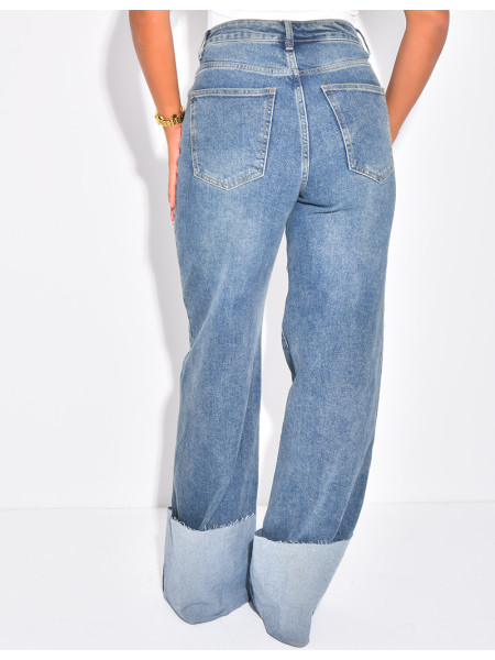 Jeans coupe large stretchy avec revers